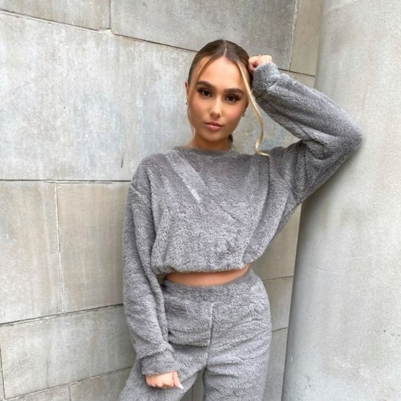 CLEARANCE FINAL PRICE imported Crop Top and Jogger set - Picture 2 of 10